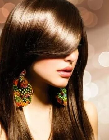 Avec des masques de restauration des cheveux efficaces, vous pouvez retourner votre santé et vos vues attrayantes sur les mèches à la maison